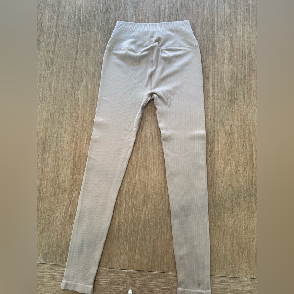 Spiritual Gangster Leggings XS/S light taupe color